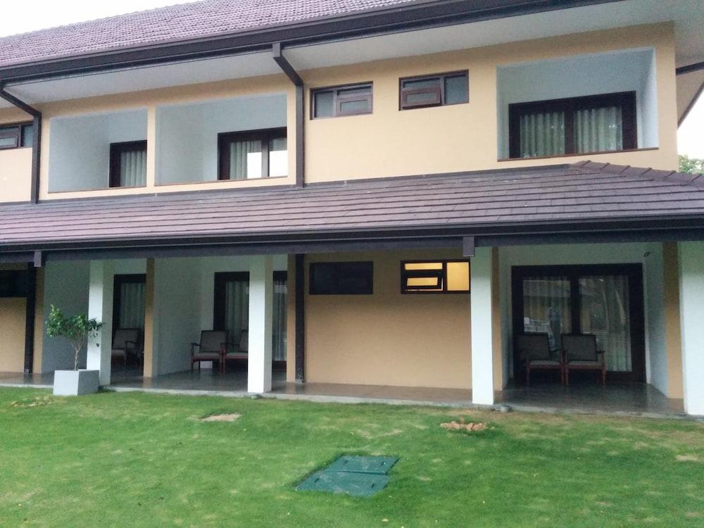 Rajarata Hotel Anuradhapura Exterior photo