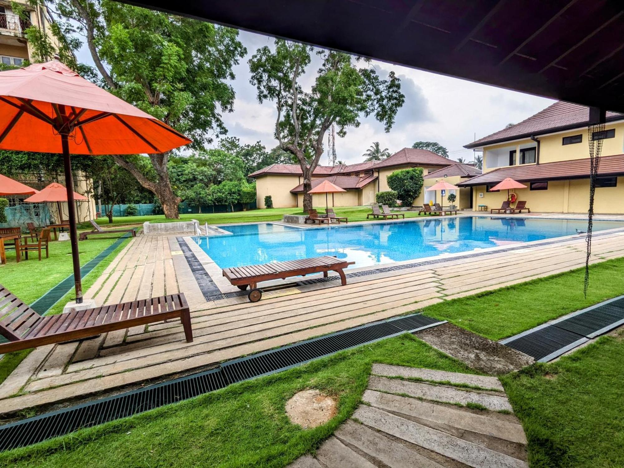 Rajarata Hotel Anuradhapura Exterior photo