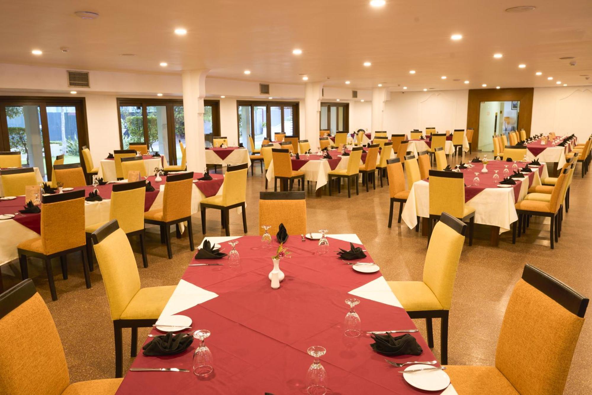 Rajarata Hotel Anuradhapura Exterior photo