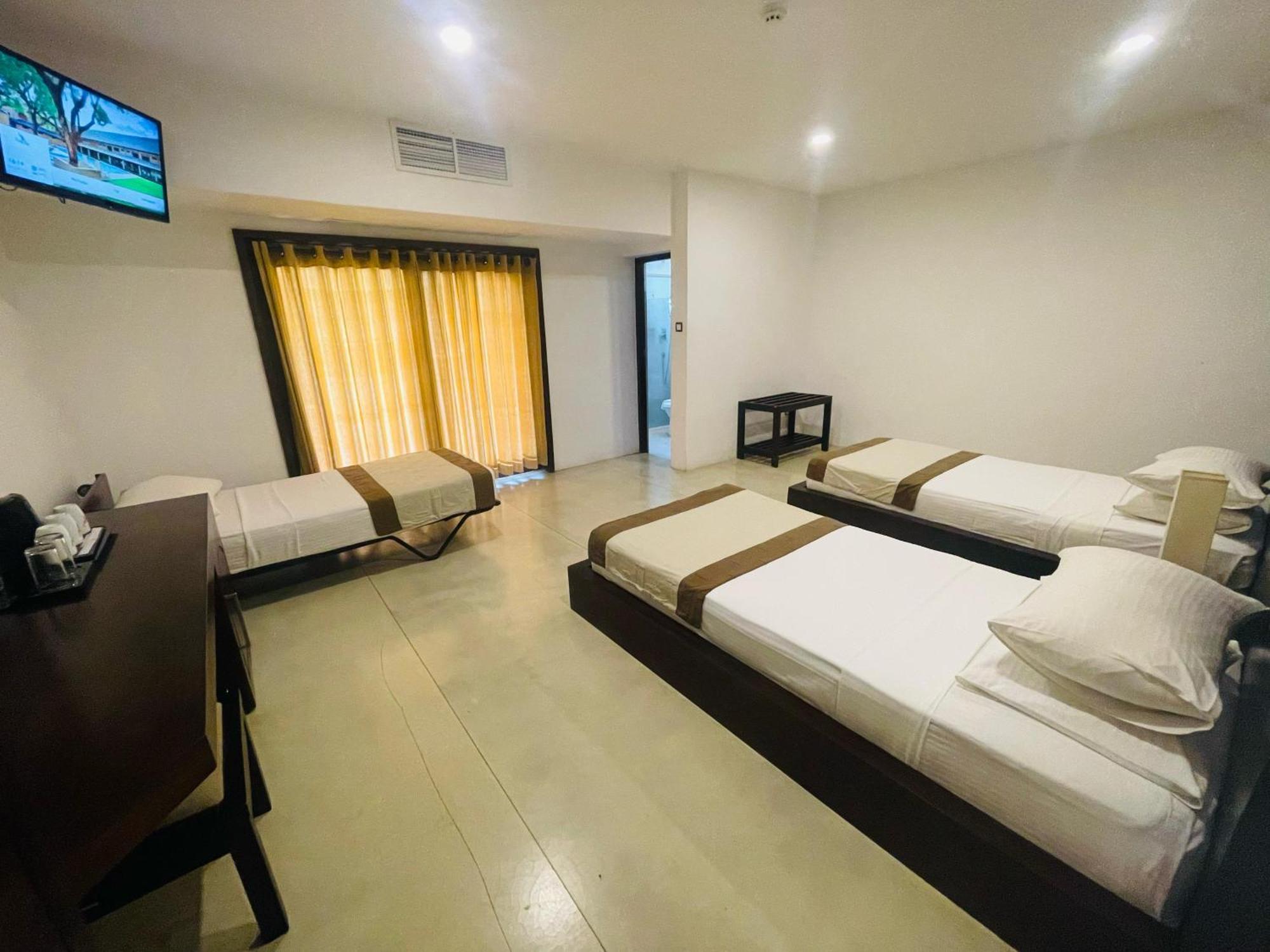 Rajarata Hotel Anuradhapura Exterior photo