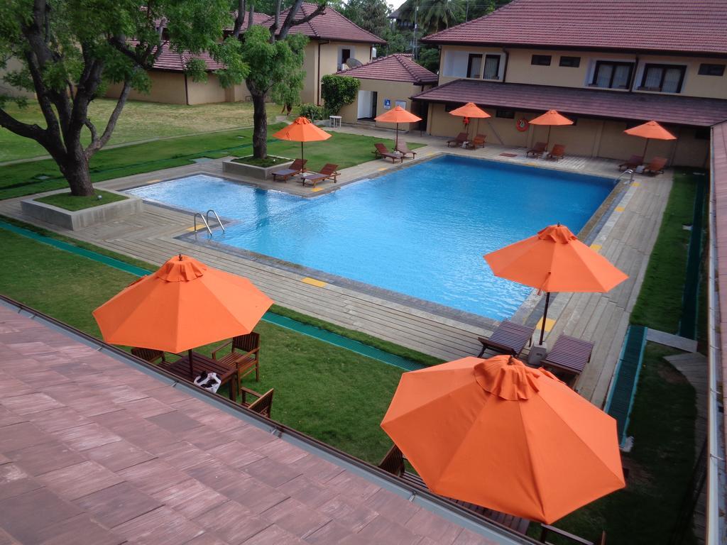 Rajarata Hotel Anuradhapura Exterior photo